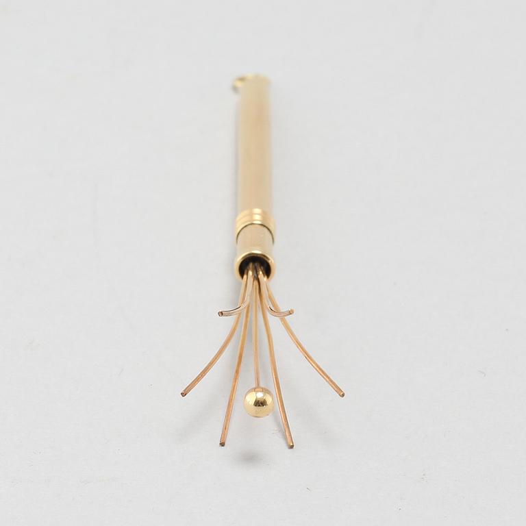 An 18k gold champagne whisk.