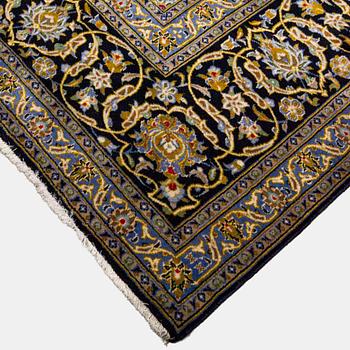 A carpet, Kashan, ca 400 x 311 cm.