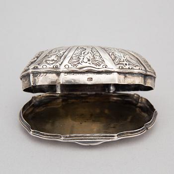 Dosa, silver, otydliga sannolikt franska stämplar 1700-tal.