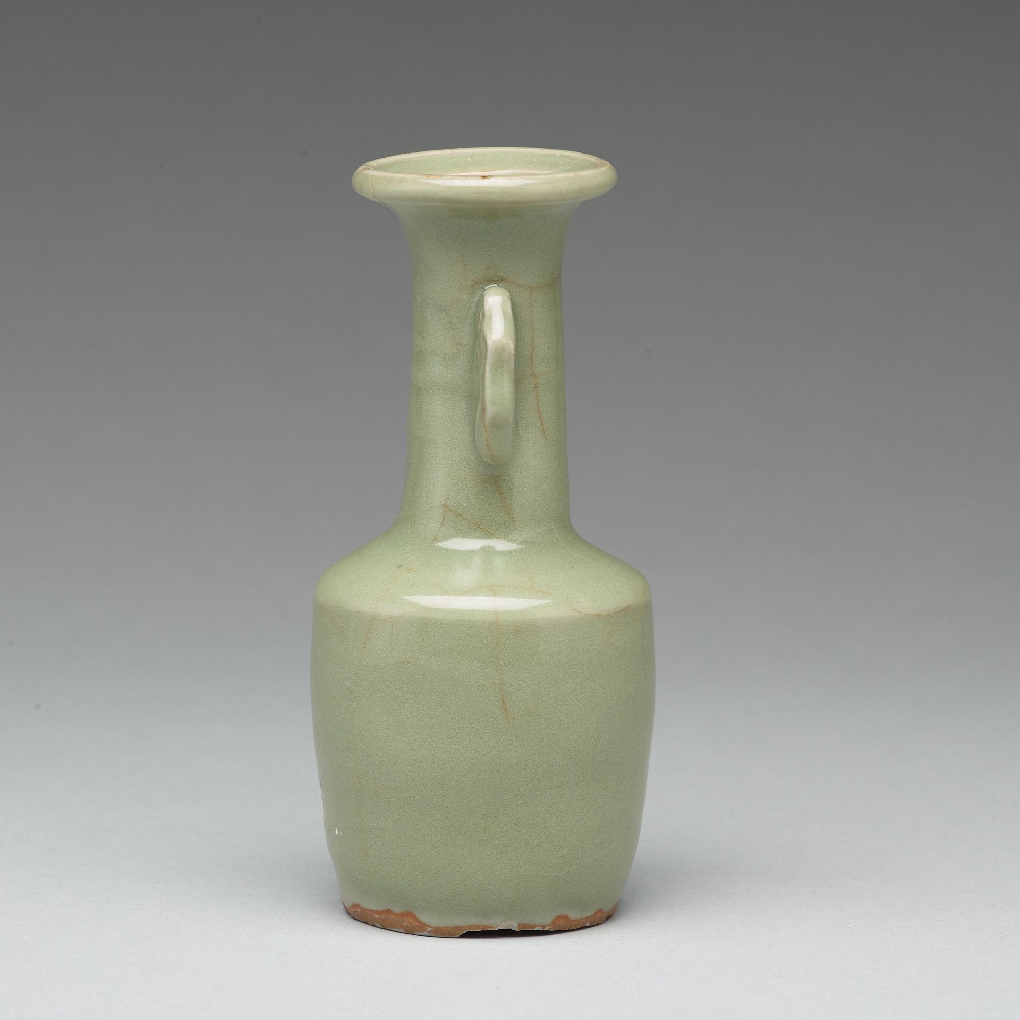 A mallet shaped celadon glazed vase, Yuan/Ming dynasty.