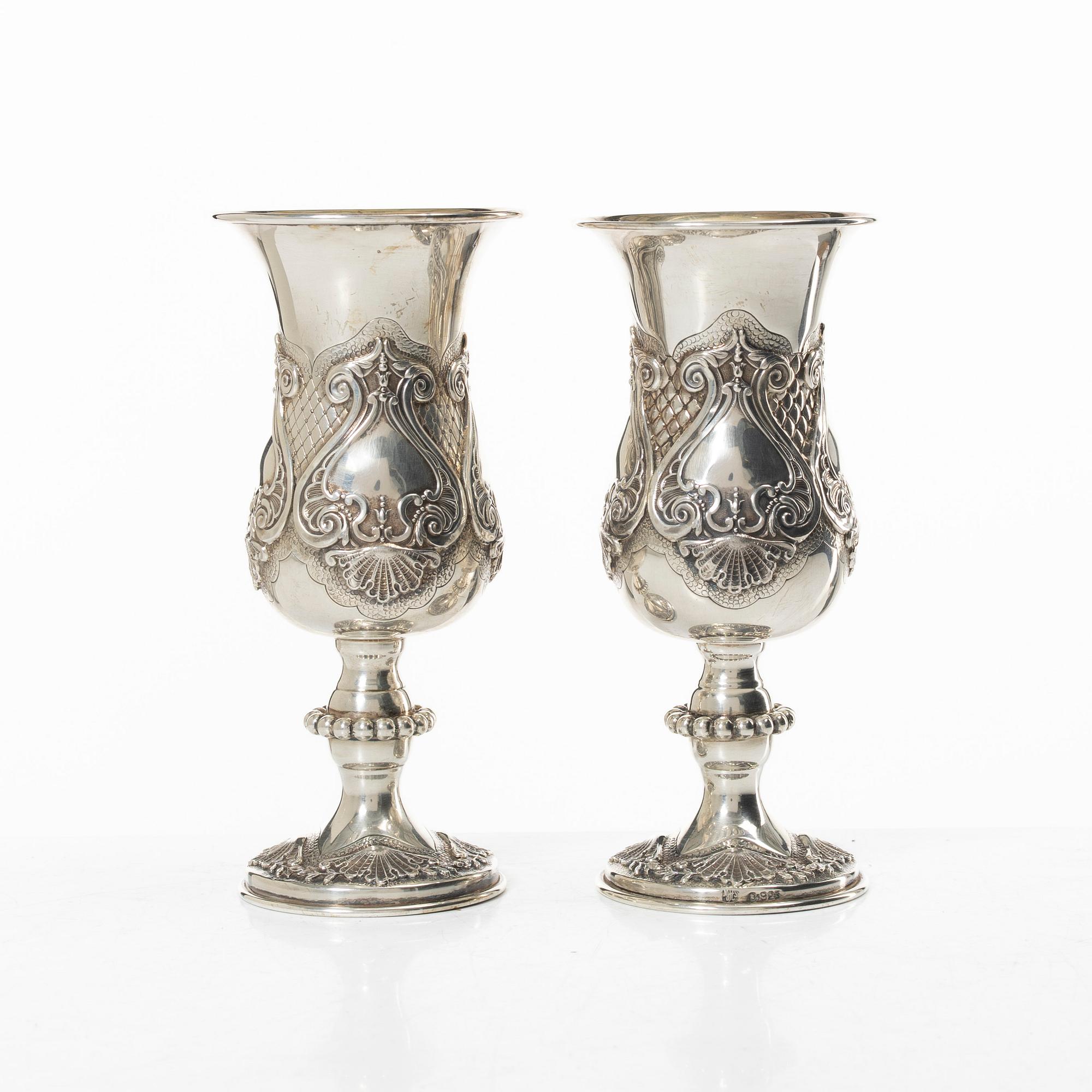 Champagnekalkar, ett par, sterlingsilver, rokokostil, 1900-tal.