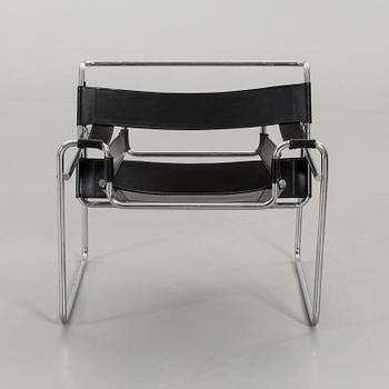 A MARCEL BREUER "WASSILY" CHAIR BY GAVINA.