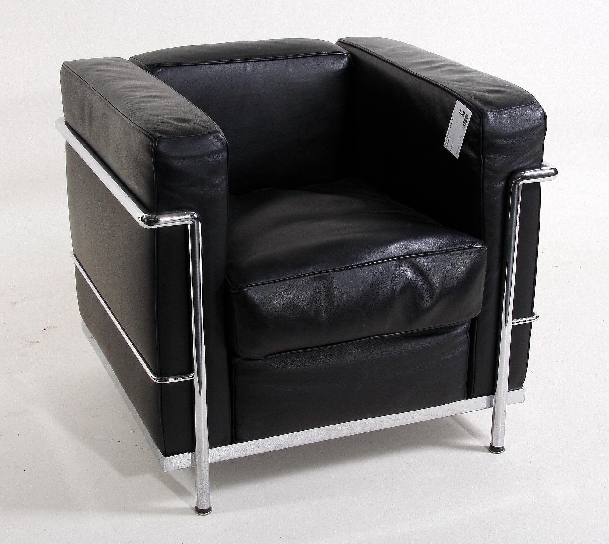 FÅTÖLJ. Efter Le Corbusier.