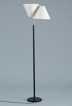 Alvar Aalto, GOLVLAMPA A 810.