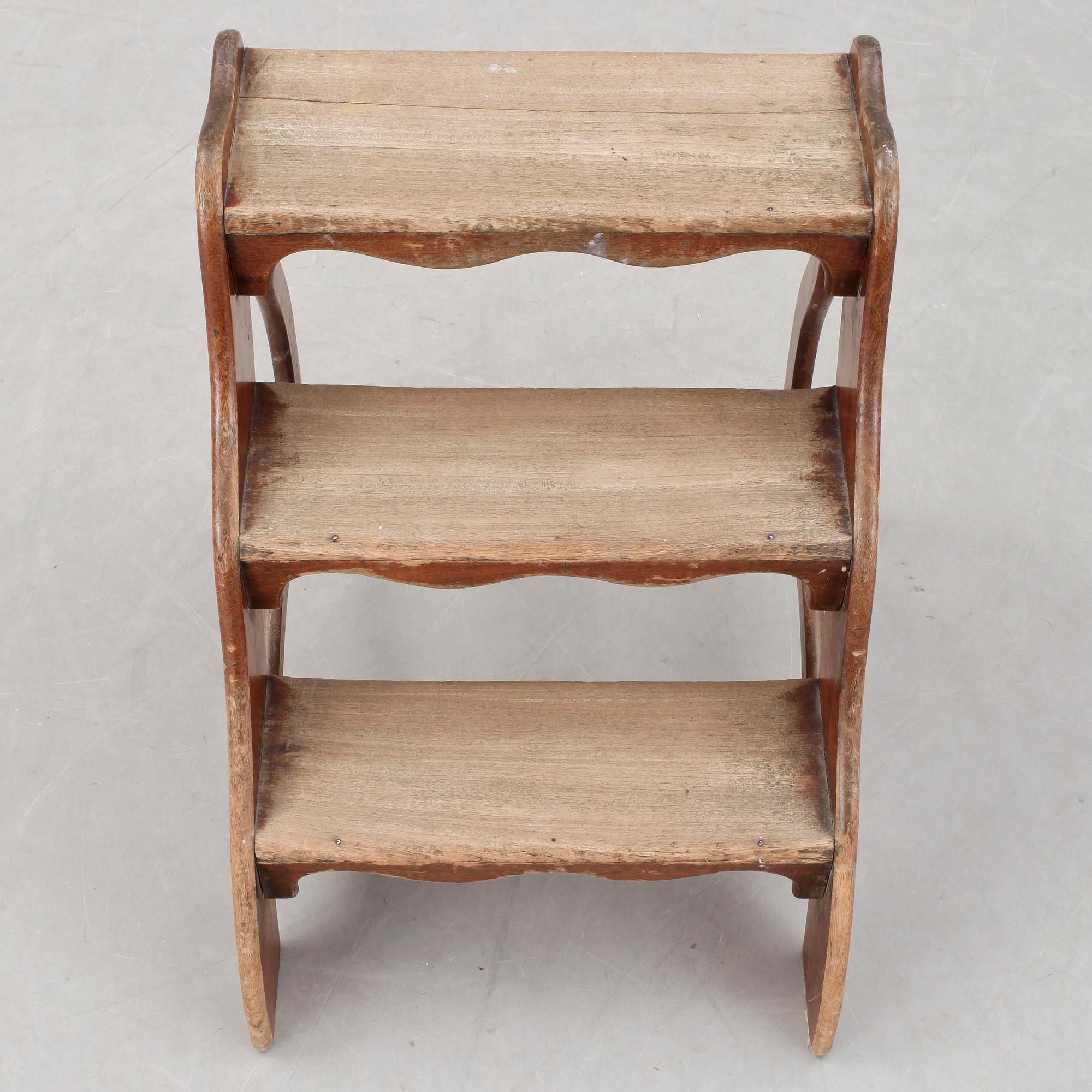 BIBLIOTEKSSTEGE, trä, 1800/1900-tal.