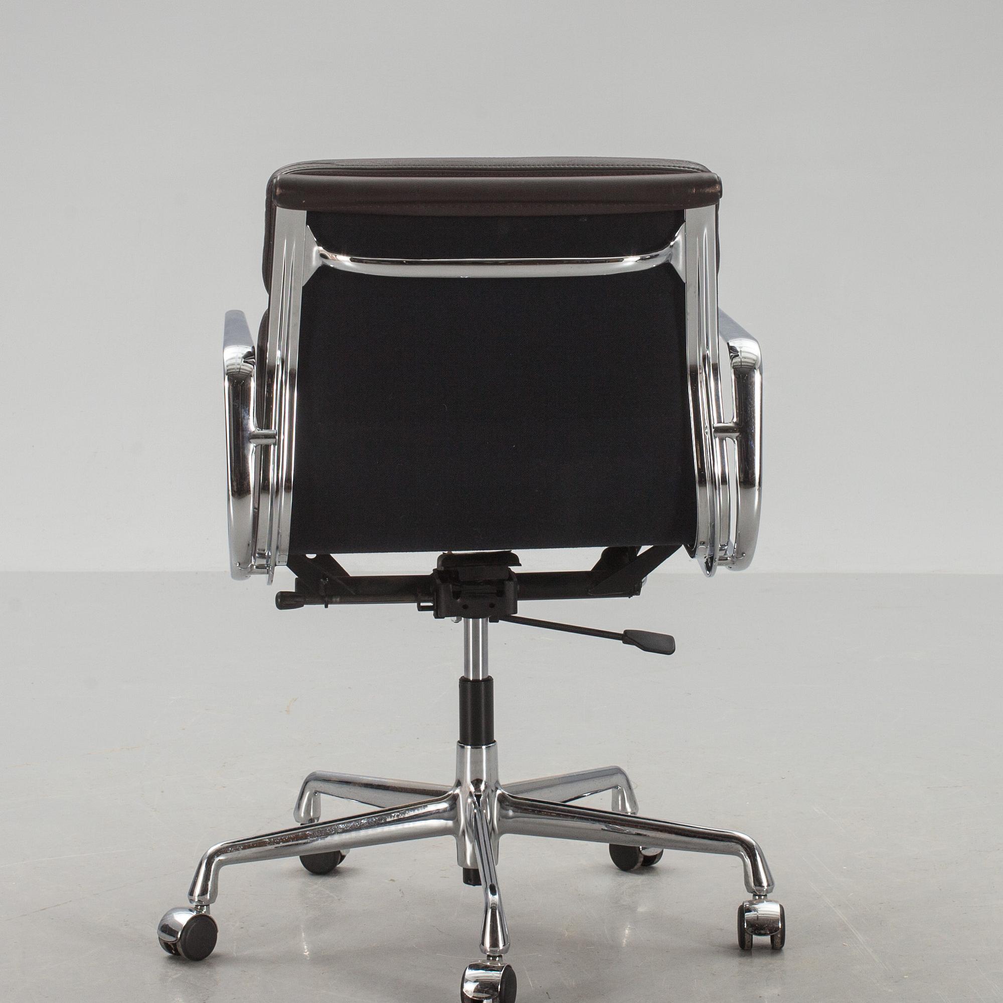SKRIVBORDSSTOL, "Softpad/EA 217", Charles & Ray Eames, Vitra, märkt.