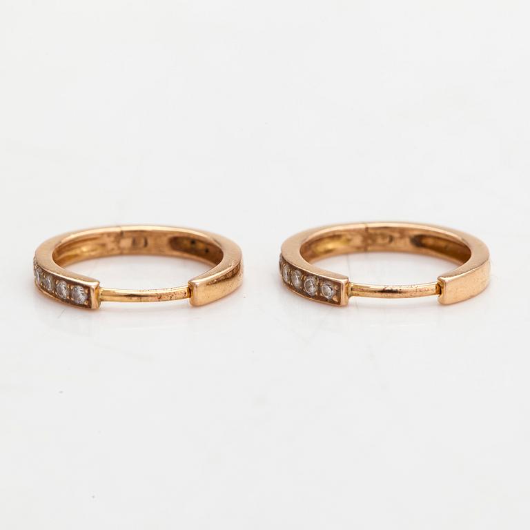 Korvakorut, 18K kultaa, timantteja yht. n 0.22 ct.