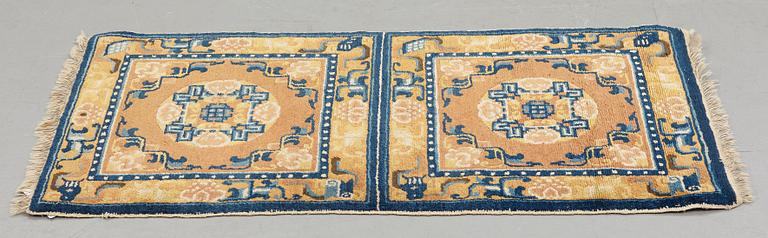 A meditation rug, a semi-antique Ningxia, China, ca 122 x 60-61 cm (as well as ca 0,5 cm later flat weave at one end).