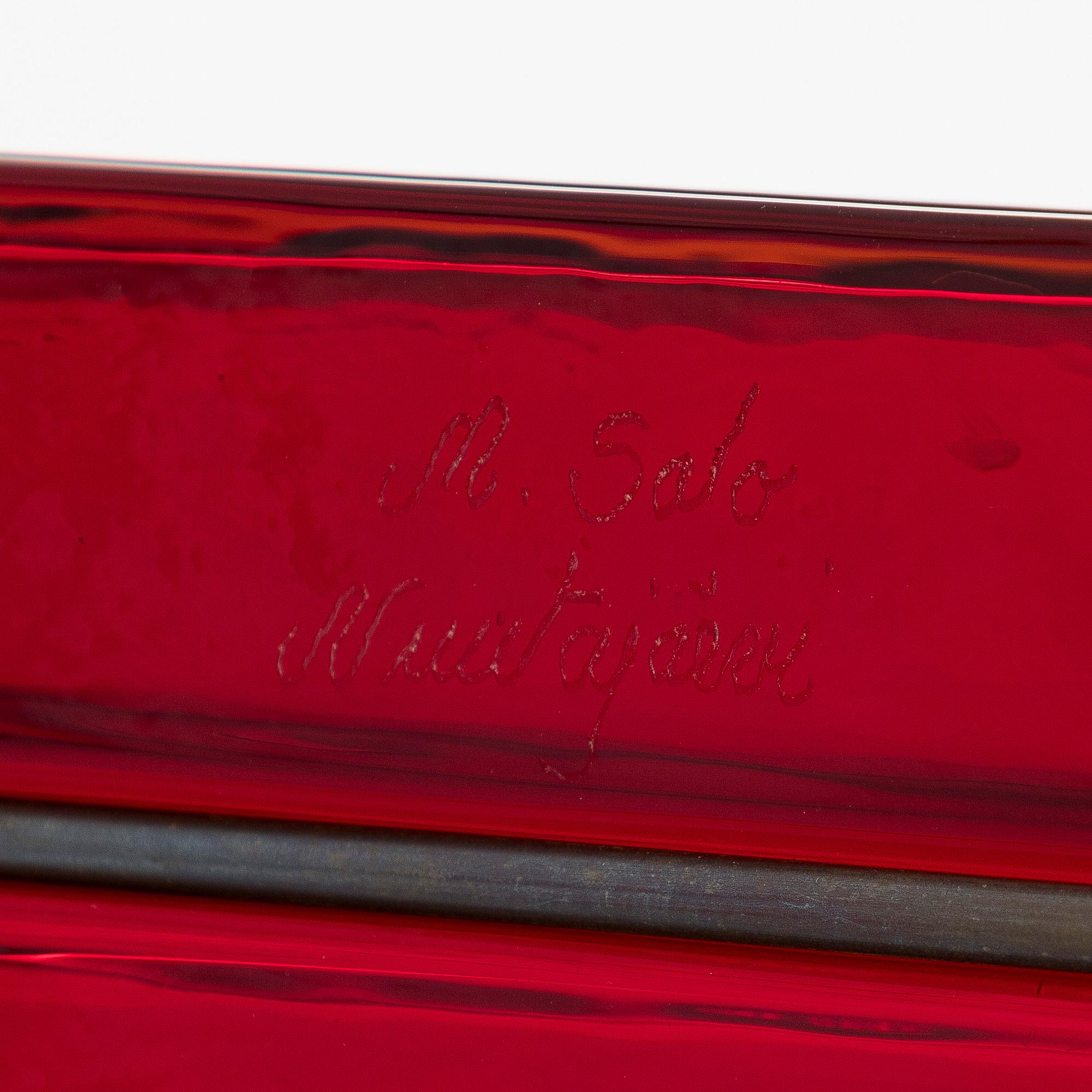 Markku Salo, glasskulptur, "Blushes Easily", signerad M. Salo Nuutajärvi.