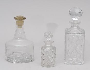 KARAFFER, 3 st, glas, bl a Orrefors.