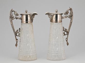 KANNOR, ett par, nysilver, glas, 1900-talets början.