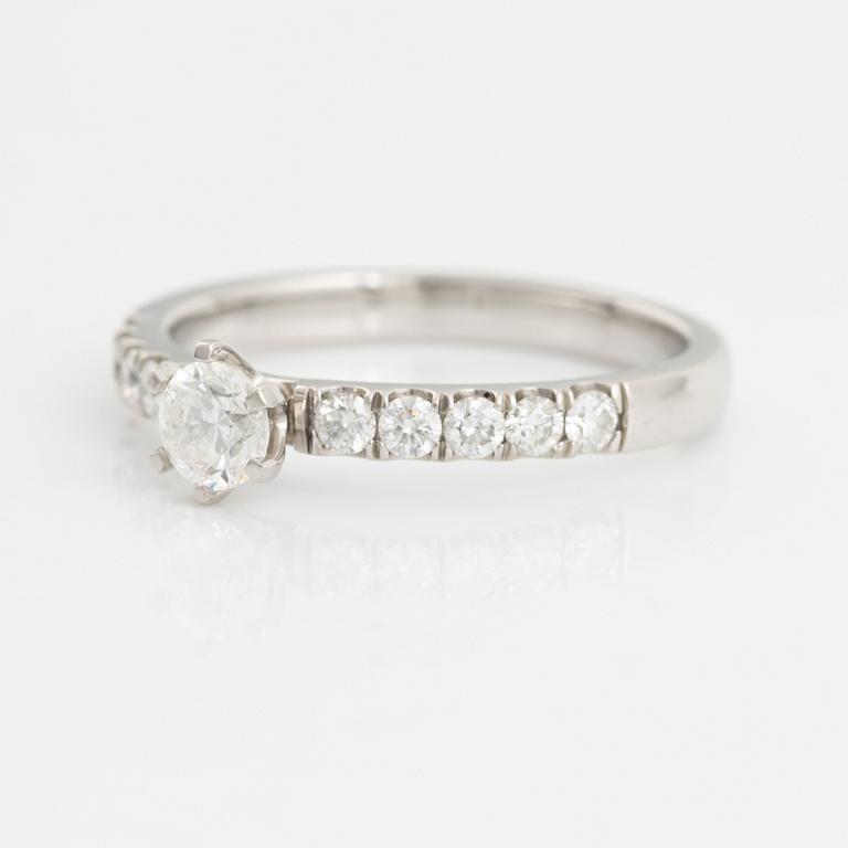 Ring in platinum with round brilliant-cut diamonds, "Story of Love" by Guldfynd.