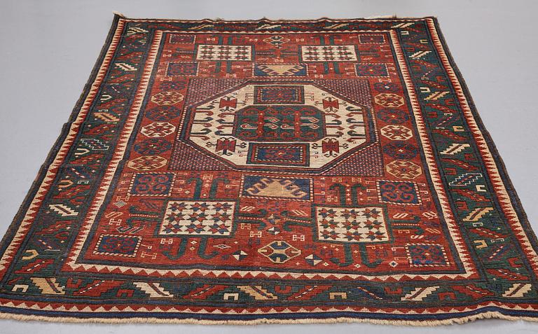 MATTA, antik/semiantik Karachop Kazak, ca 226 x 167,5 cm.