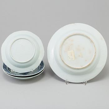 A set of a blue and white dish and three small dishes, Qing dynasty, Qianlong (1736-95).