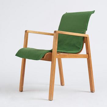 Alvar Aalto, a birch model '403' chair, O.Y. Huonekalu-ja Rakennustyötehdas, Finland mid 20th C. Alva & Gunnar Myrdal Collection.