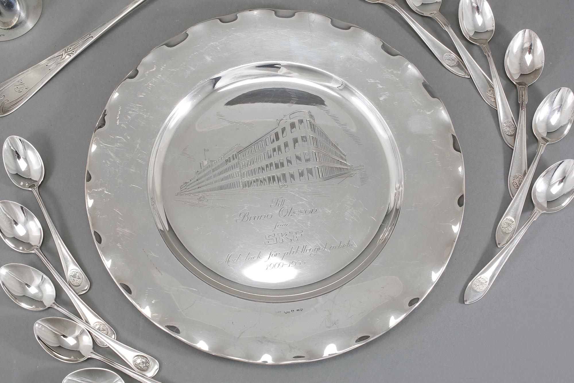 PARTI SILVER, 16 delar, mestadels Sverige, 1900-tal, vikt exklusive ljusstake 551 gram.
