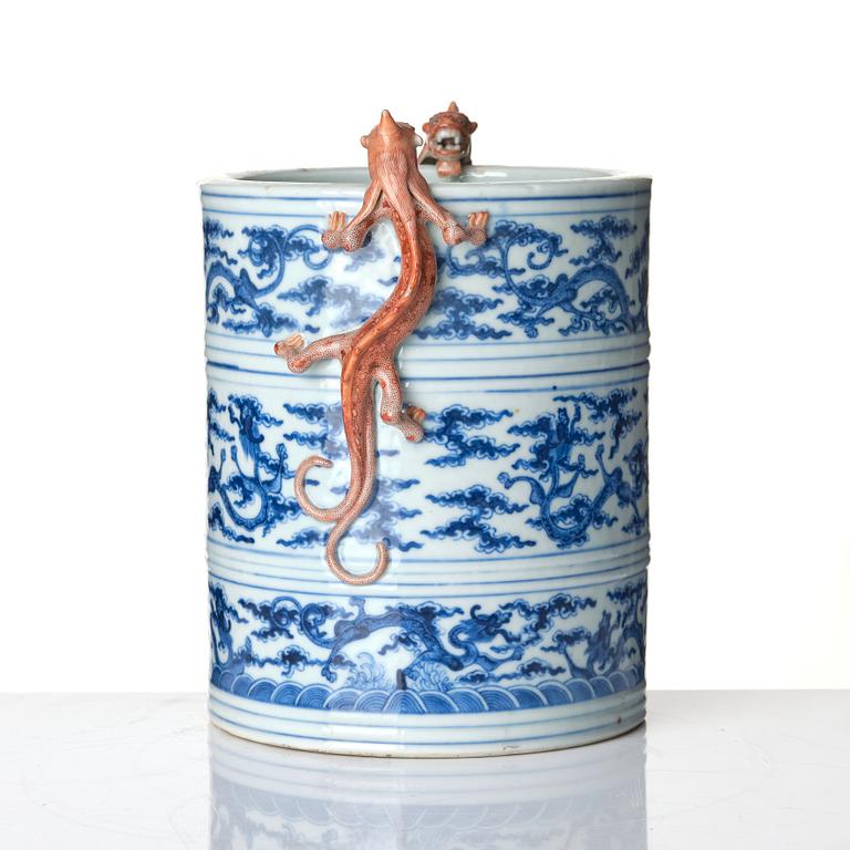 A Chinese blue and white brush pot, Qing dynasty with Yongzhengs mark.