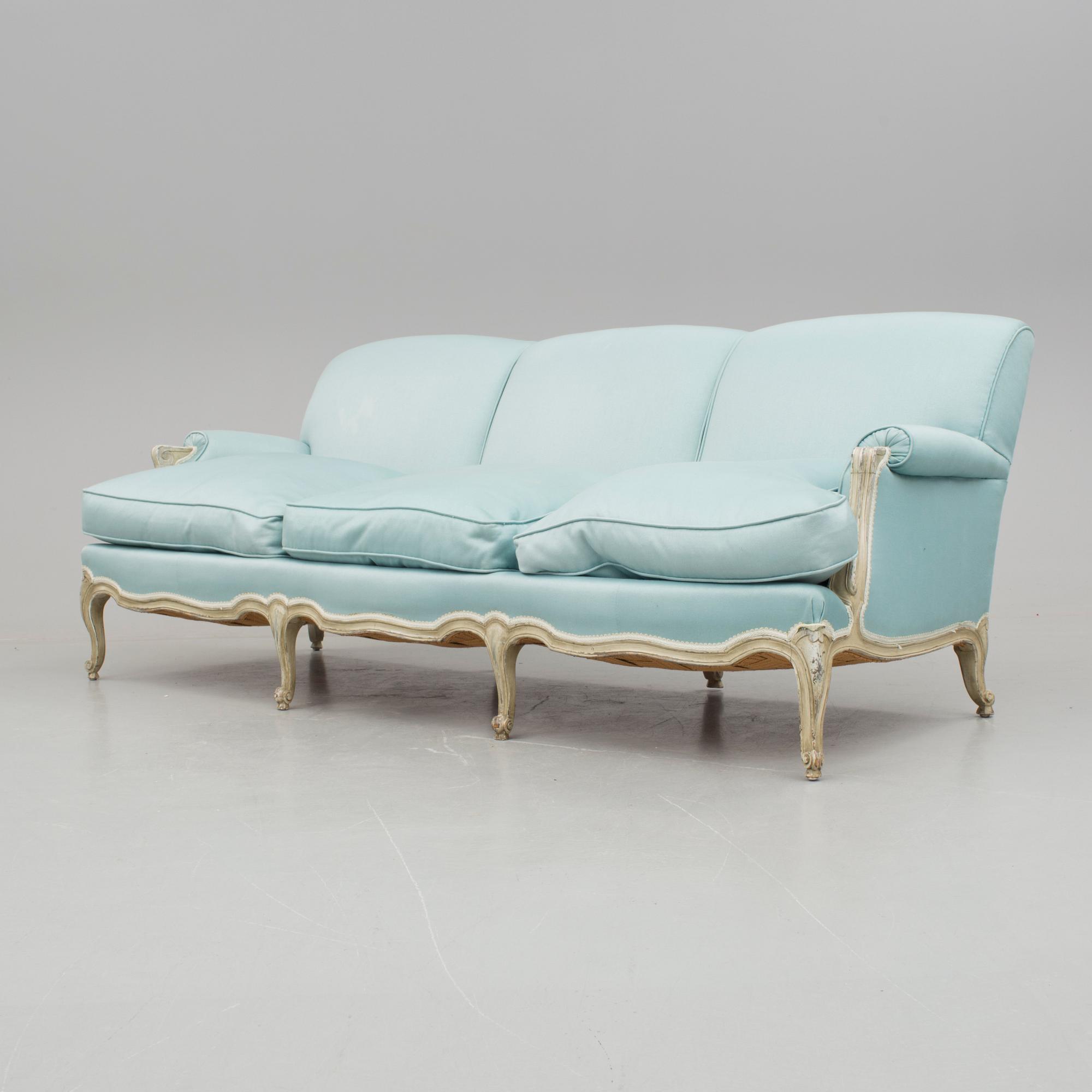 SOFFA OCH FÅTÖLJER, ett par. Rokokostil, 1900-talets andra hälft.