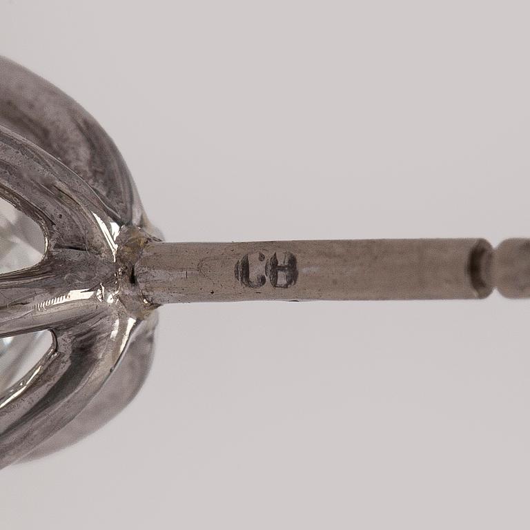 Bucherer, a pair of 18K white gold earrings with brilliant-cut diamond. SJL-certificate.