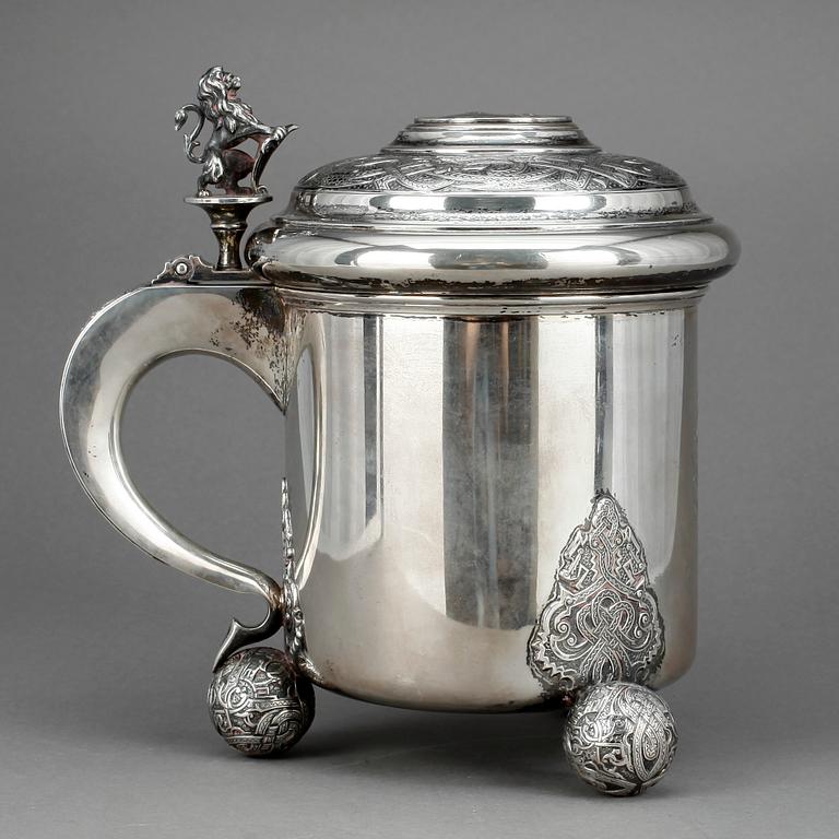 DRYCKESKANNA, silver, CG Hallberg, Stockholm 1902. Vikt ca 1510 gram.