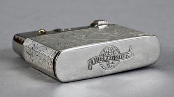 CIGARETTETUI och CIGARETTTÄNDARE, silver, 1900-talets första hälft.
