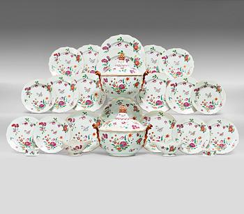 636. An export porcelain famille rose dinner service, Qing dynasty, Qianlong (1736-1795), (59 pc).