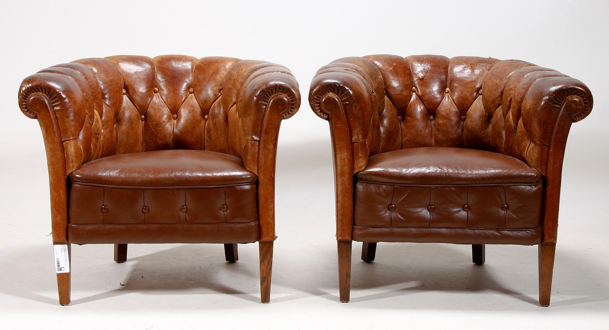 FÅTÖLJER, ett par, Chesterfieldmodell. 1900-talets början.