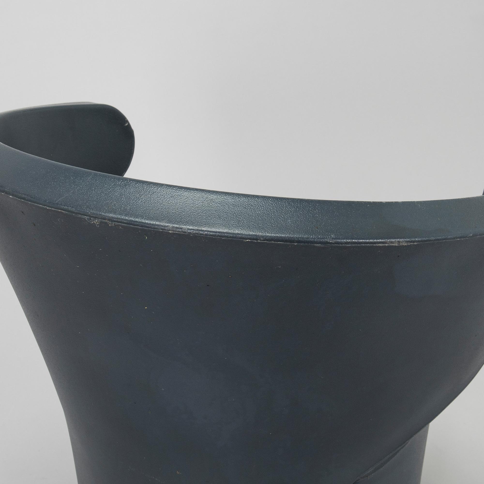 Eero Aarnio, tuoli "Focus" Adelta 2002.