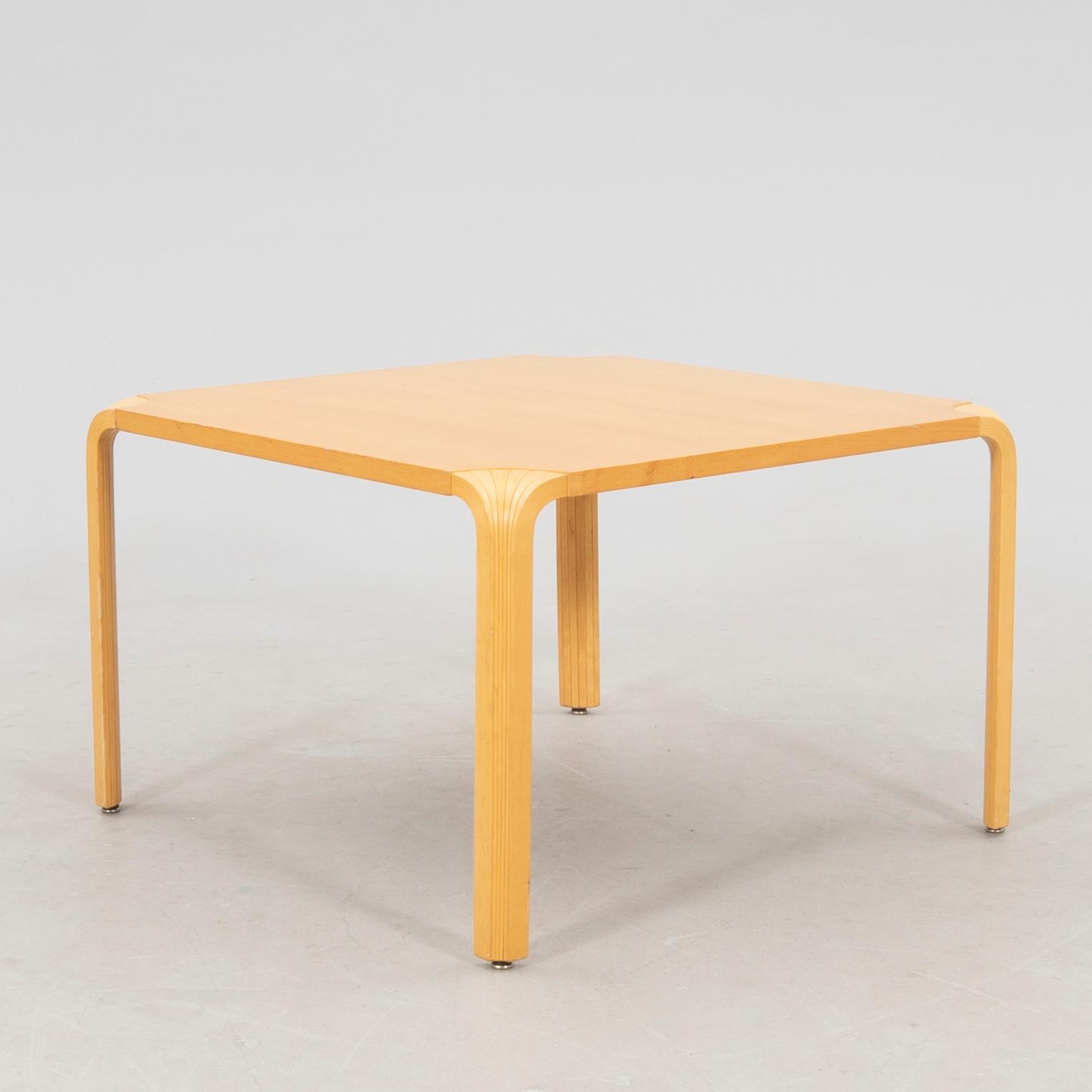 Alvar Aalto, soffbord X800A "Fan leg table" Artek Finland sent 1900-tal.