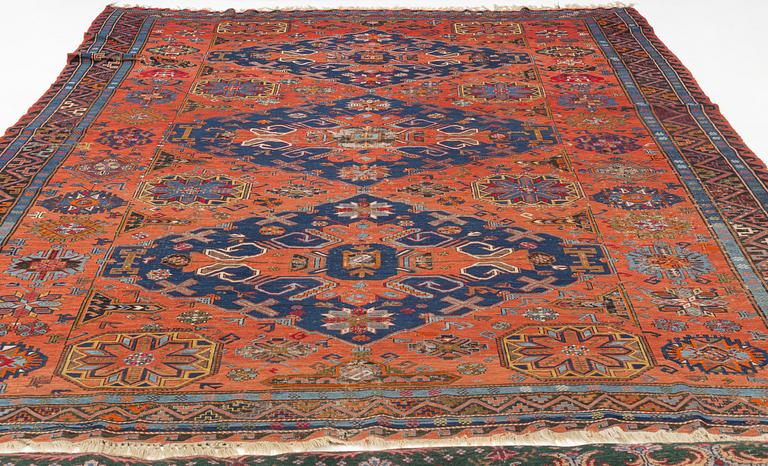 Matta, antik Soumak, Östra kaukasus, ca 372 x 275 cm,