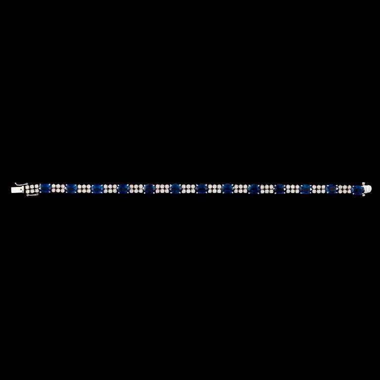 A sapphire and diamond bracelet. Total carat weight of diamonds 1.95 cts.