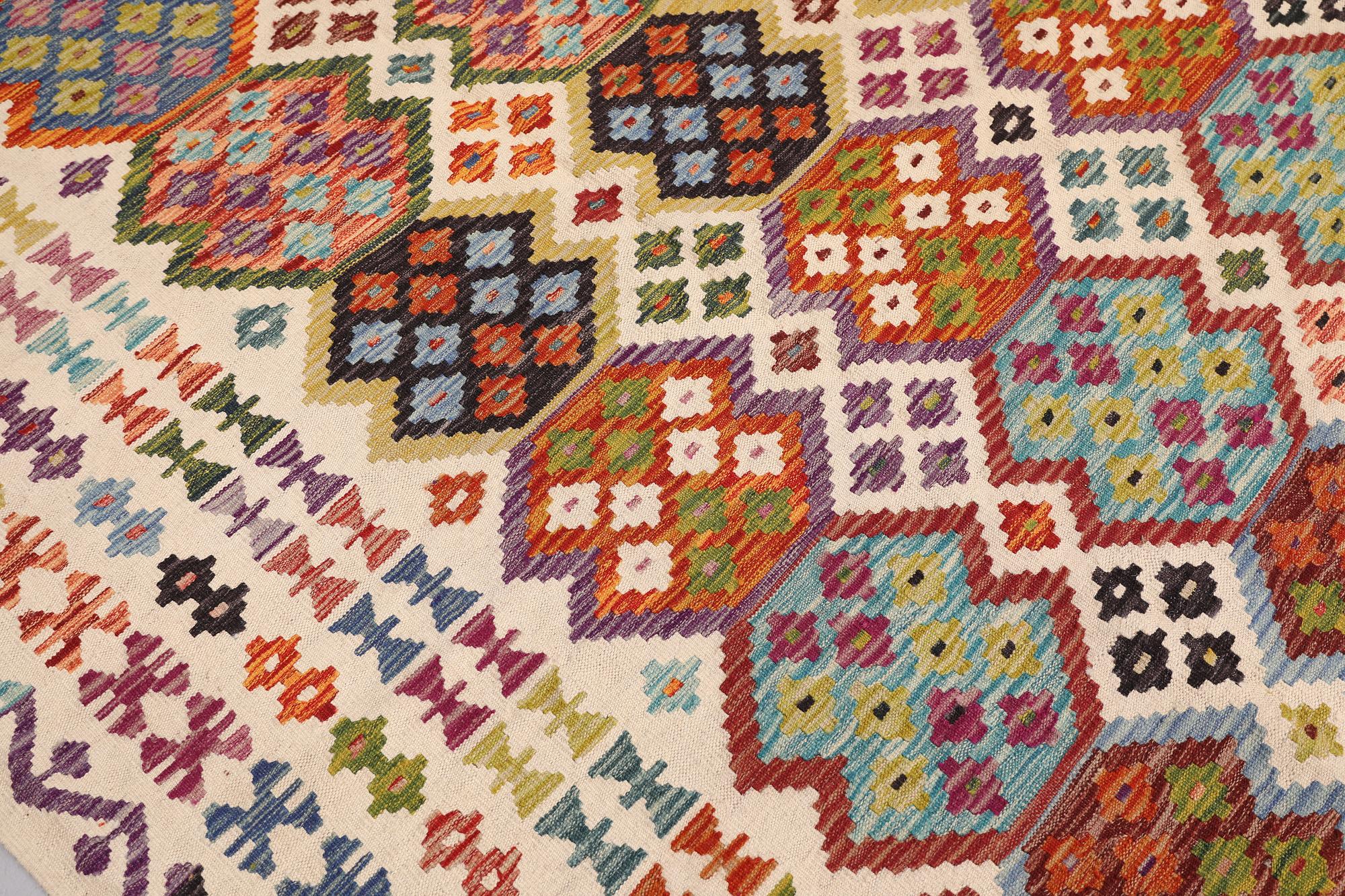 A Kilim carpet, approx. 342 x 250 cm.