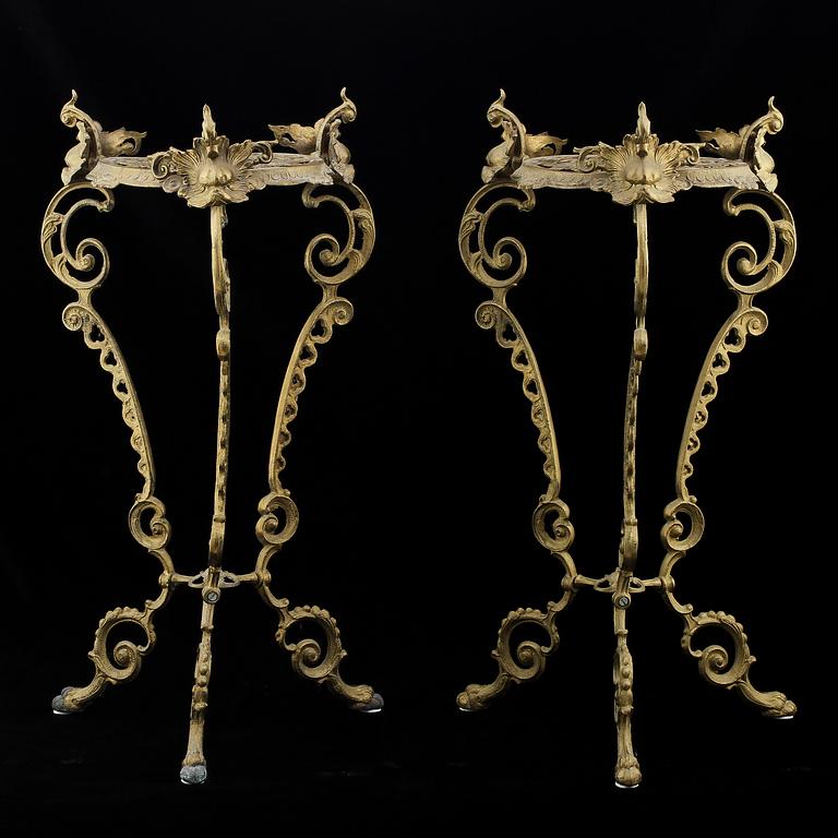 PIEDESTALER, ett par, empirestil, 1900-tal.