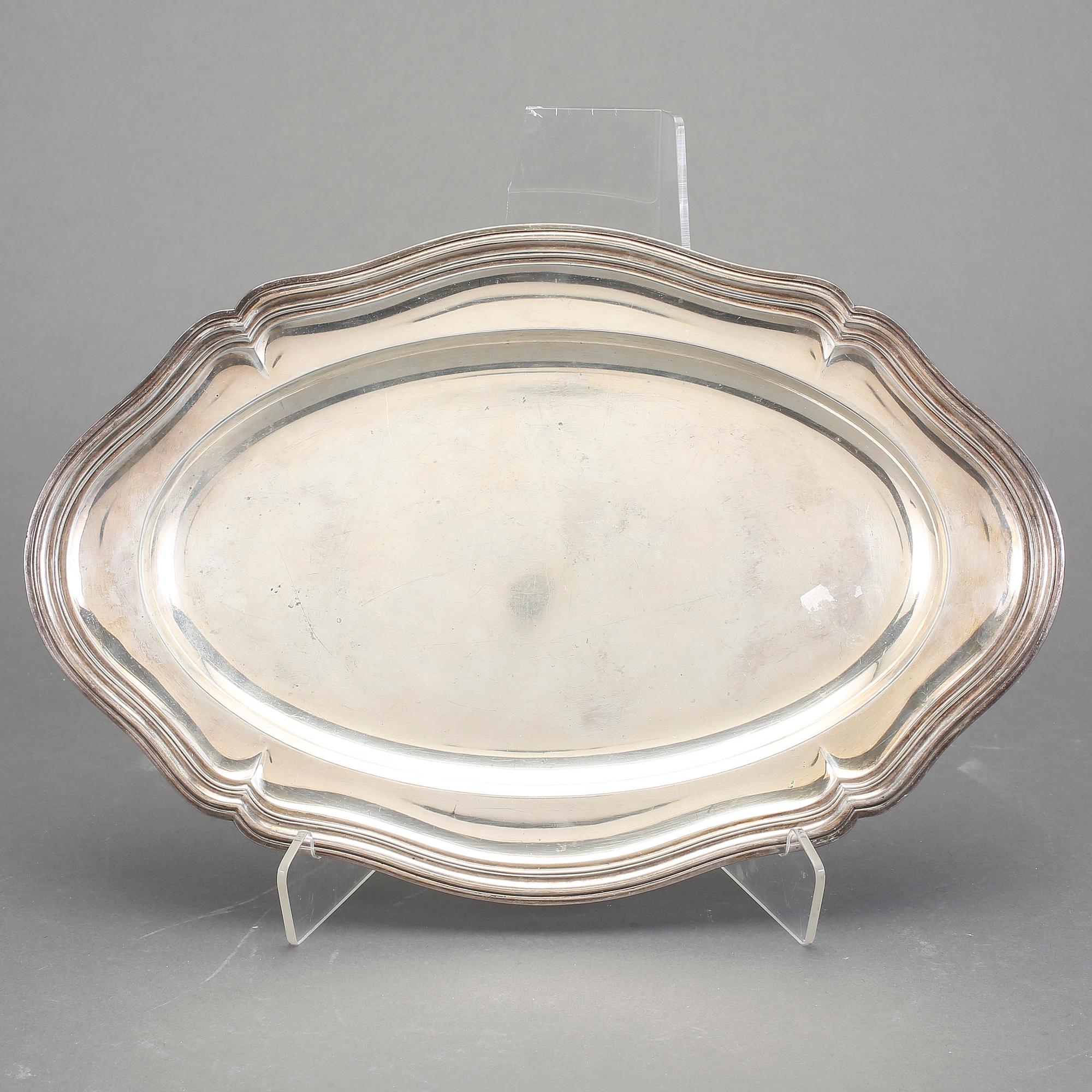 BRICKA, silver, rokokostil, 1900-tal. Ca 640 gram.