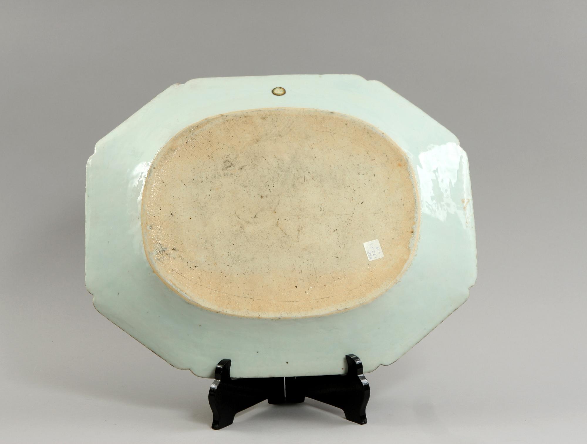 STEKFAT, porslin, Kina Qianlong 1700-tal.