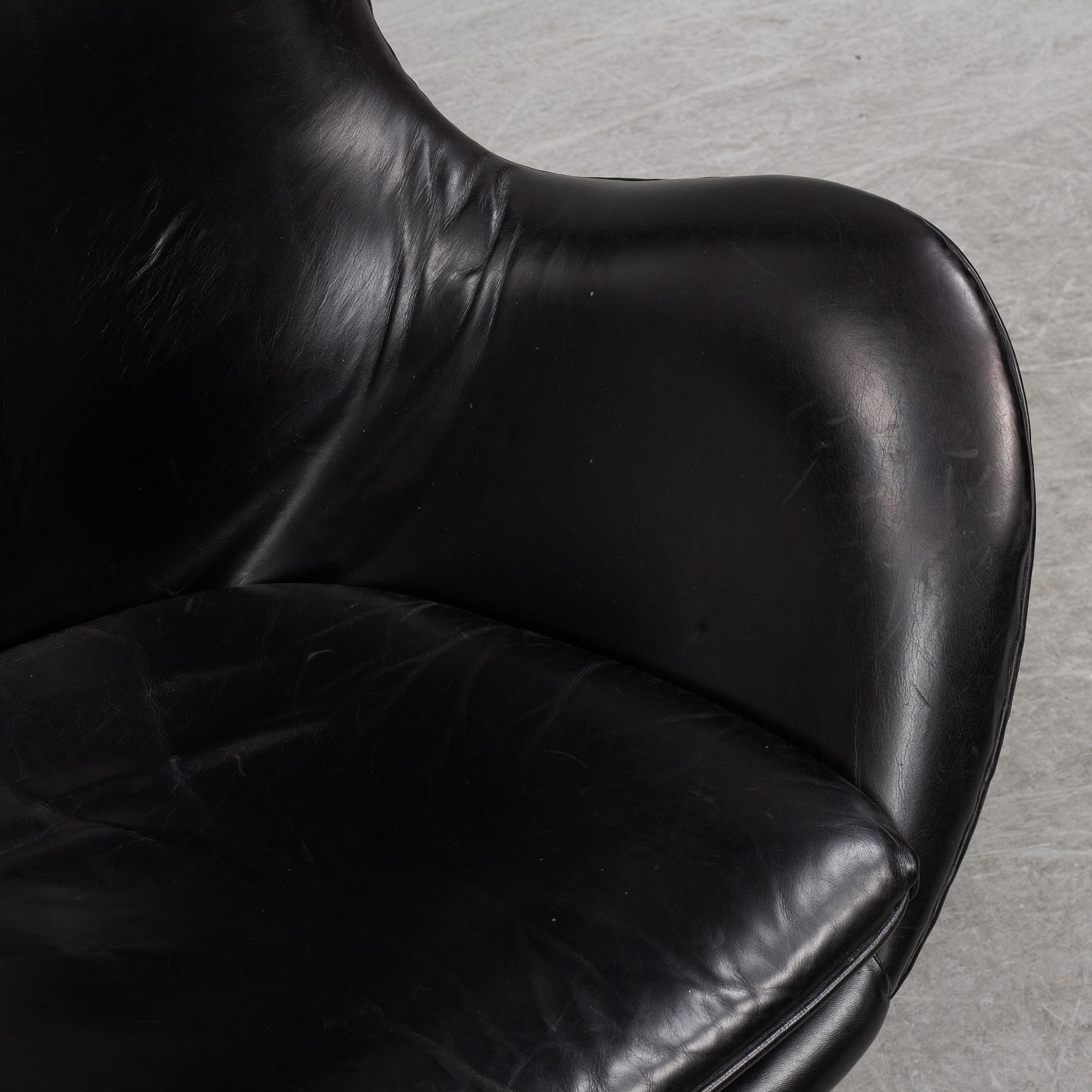 A 1960s arm chair "Egg chair" designed for Fritz Hansen, Denmark.