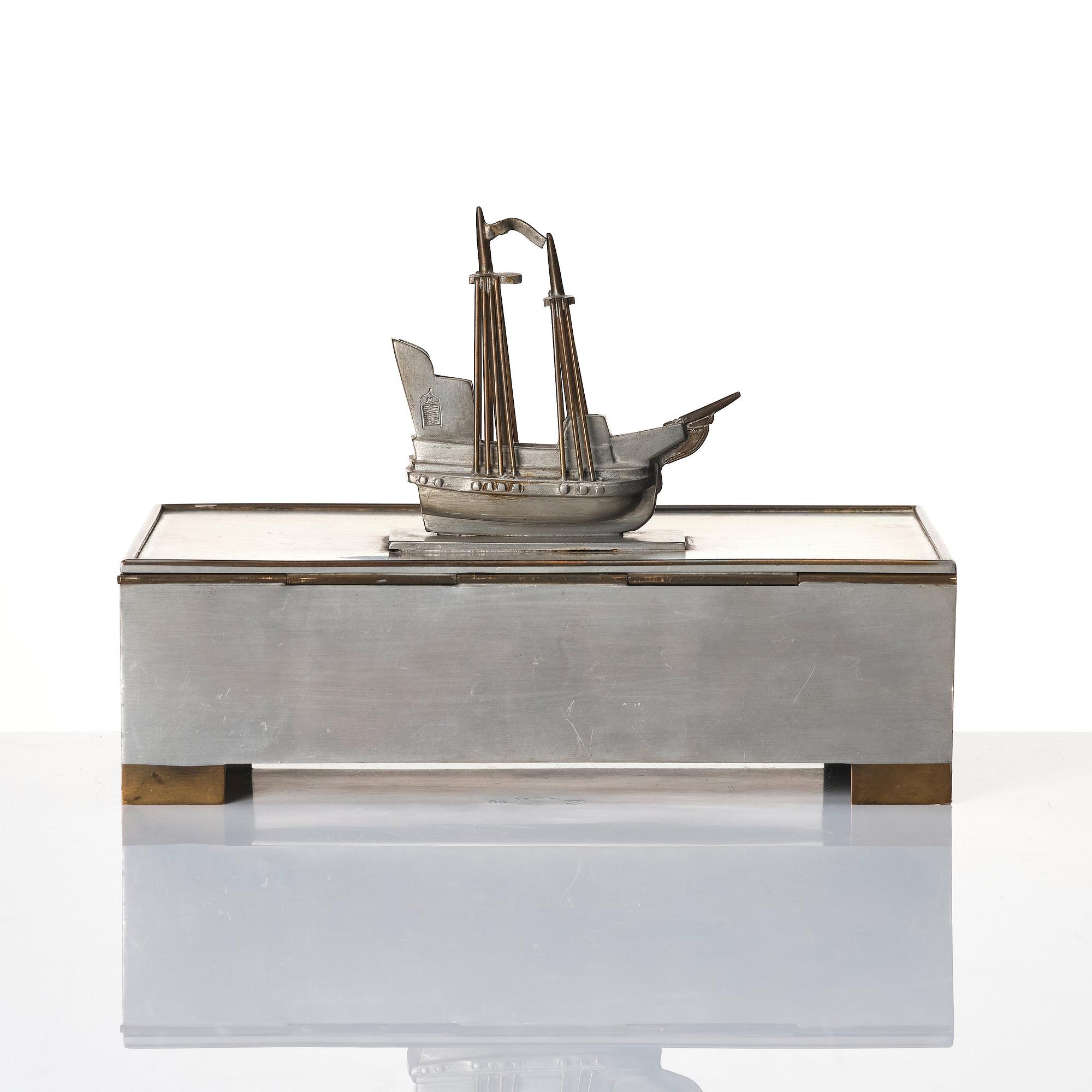 Björn Trägårdh, a lidded pewter and brass box, Firma Svenskt Tenn, Stockholm 1930.