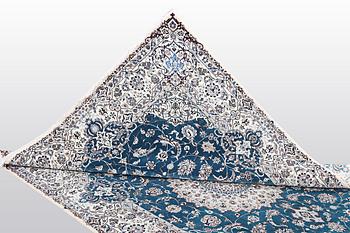 A carpet, Nain, part silk, 6 Laa, ca 312 x 208 cm.