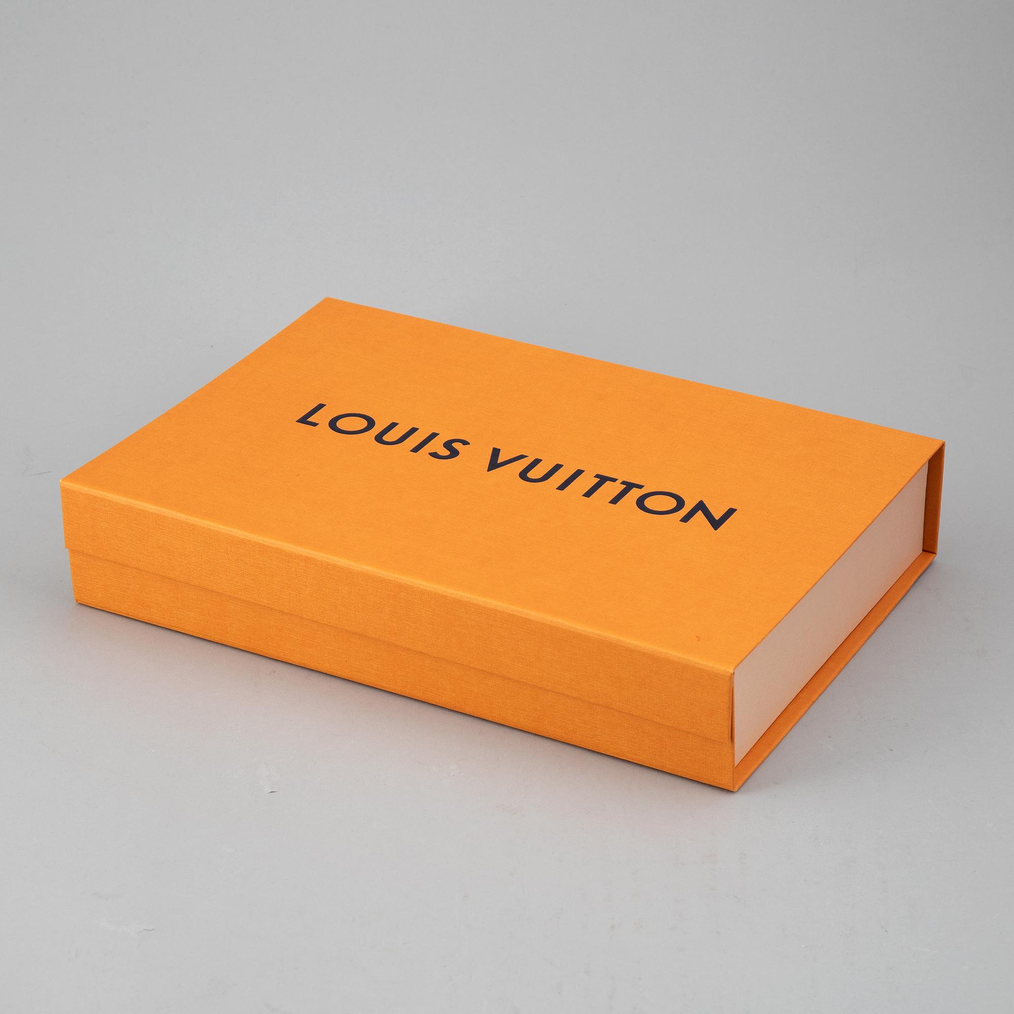 LOUIS VUITTON, T-shirt, size L.