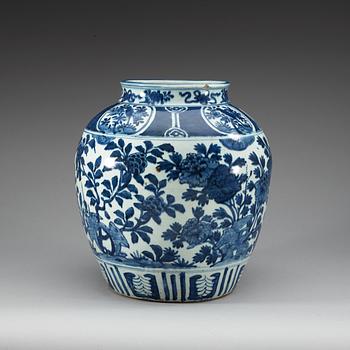 A large blue and white jar, Ming dynasty.