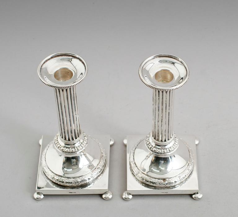 LJUSSTAKAR, 1 par, nysilver, 1900-talets första hälft.