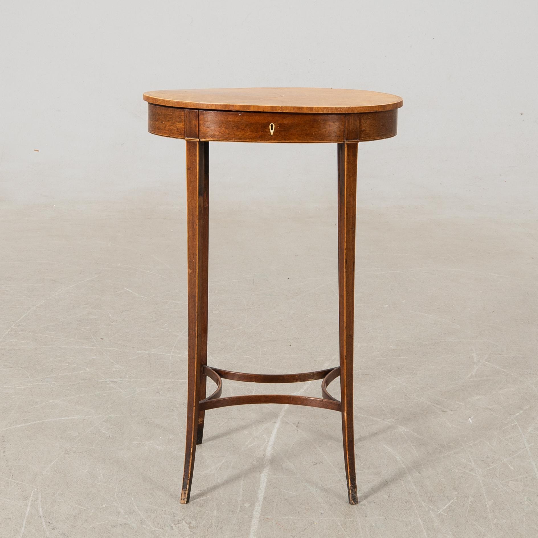 Sybord Sengustavianskt 1800-talets första hälft.