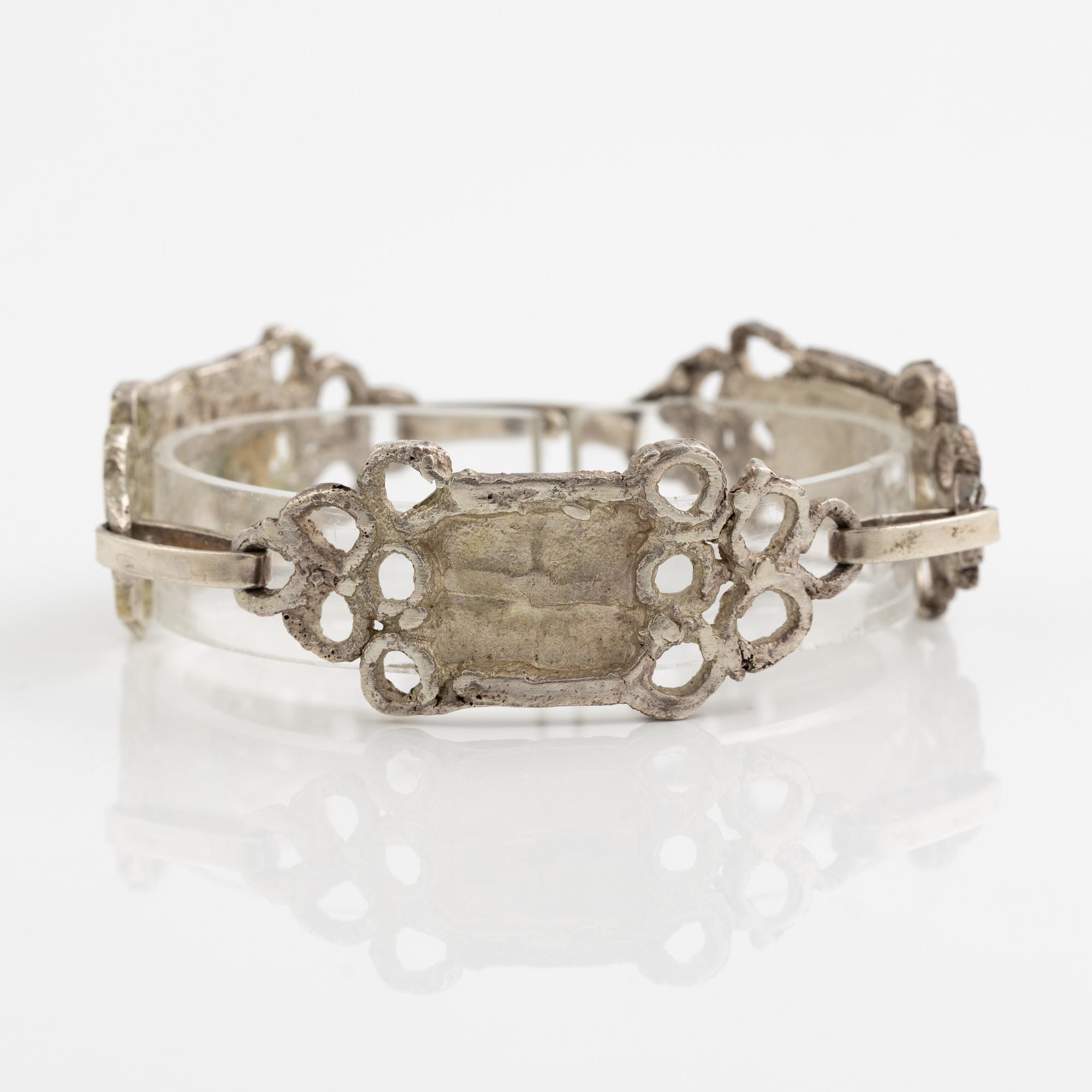 Lars Arby, ett hänge och ett armband, silver, Göteborg 1977 och 1982.