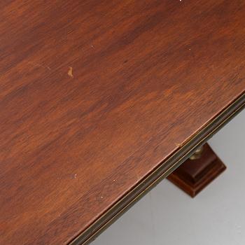 Dining table, 20th century.