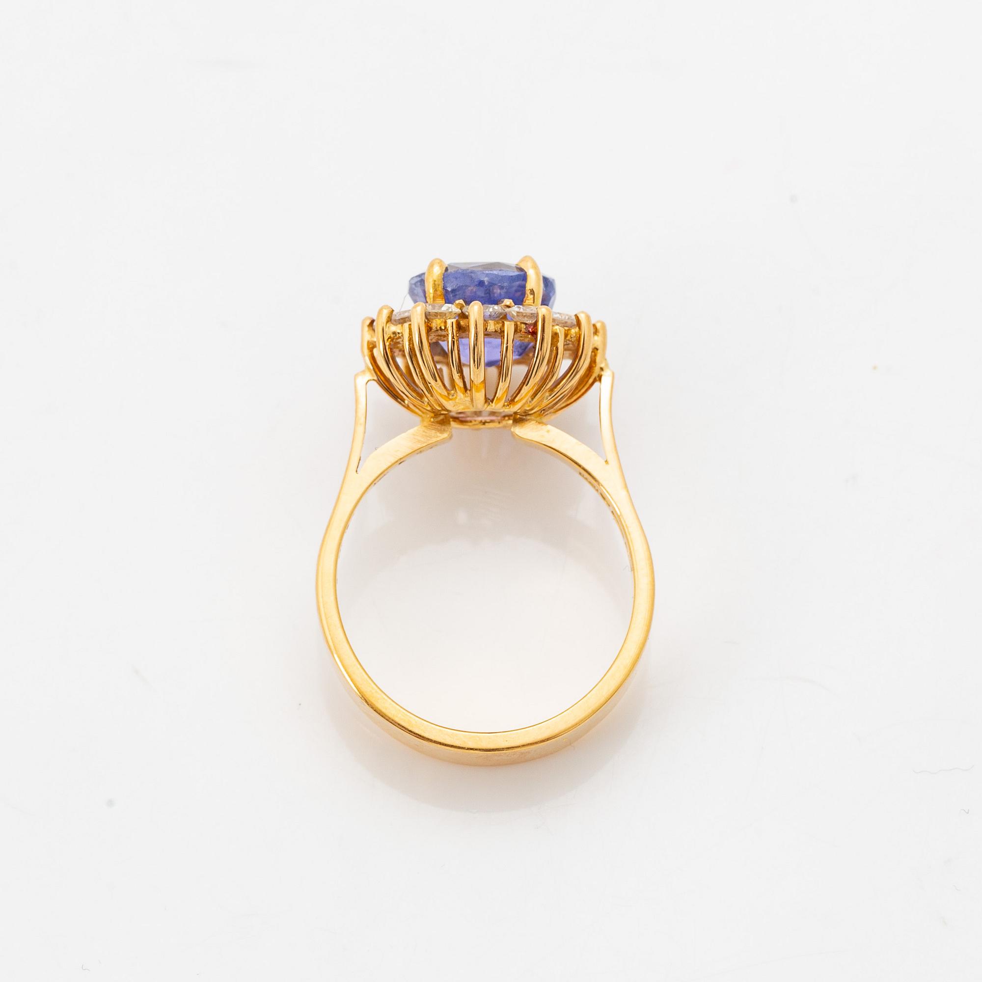 18K gold, sapphire and brilliant cut diamond ring.