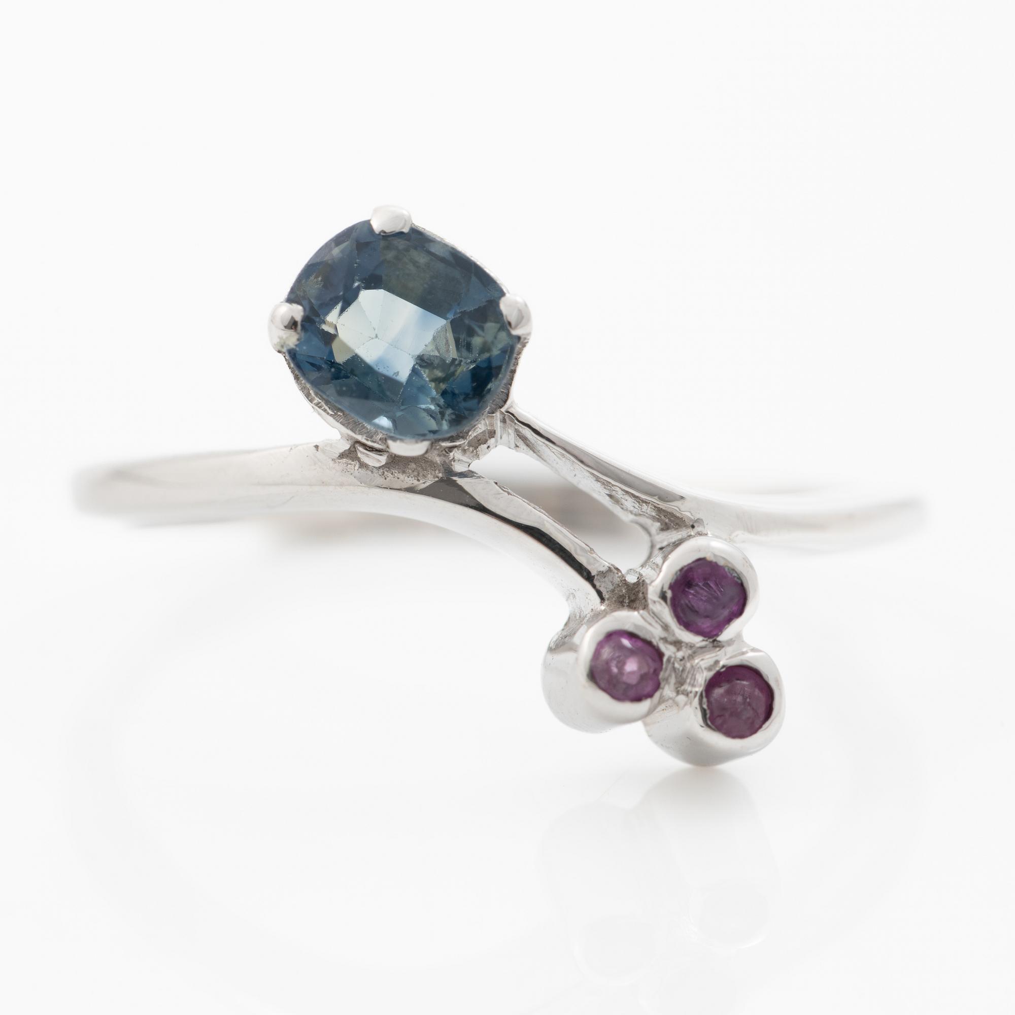 14K white gold ring with sapphire and small rubies.