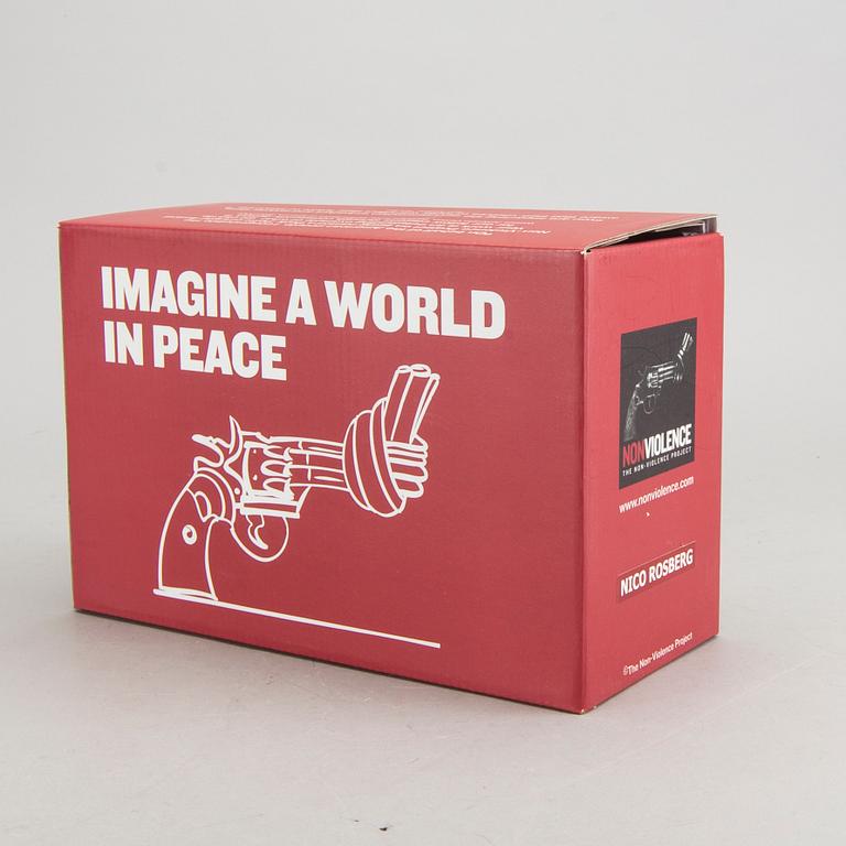 Carl Fredrik Reuterswärd, Non-Violence Project Foundation skulptur 2015.