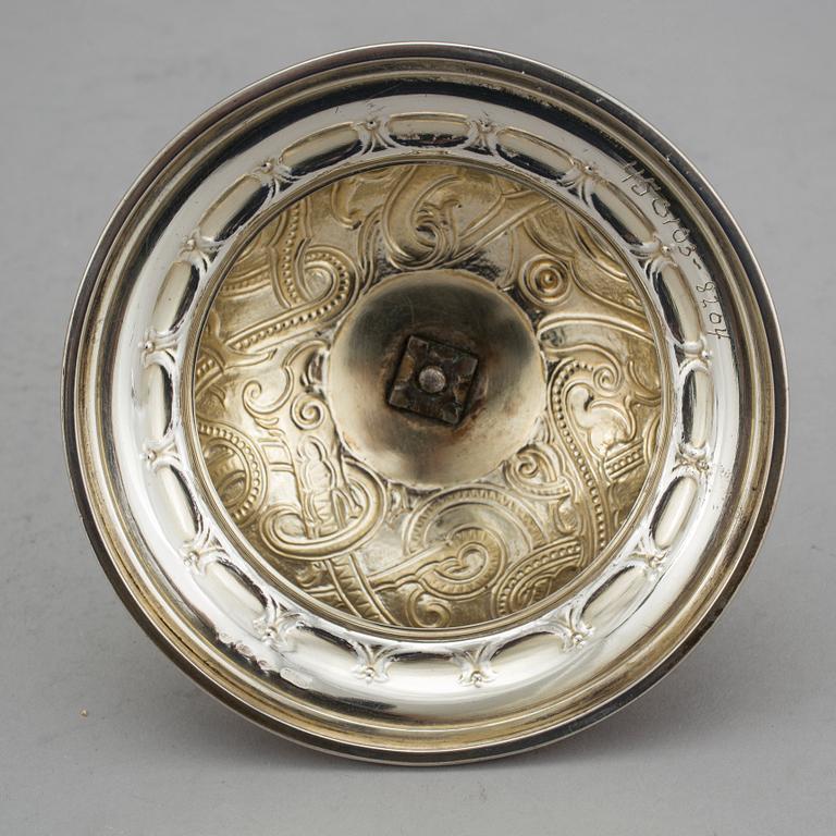 DRYCKESPOKAL, silver, Nils August Malmqvist, Malmö, 1890. Vikt ca 753 gram.