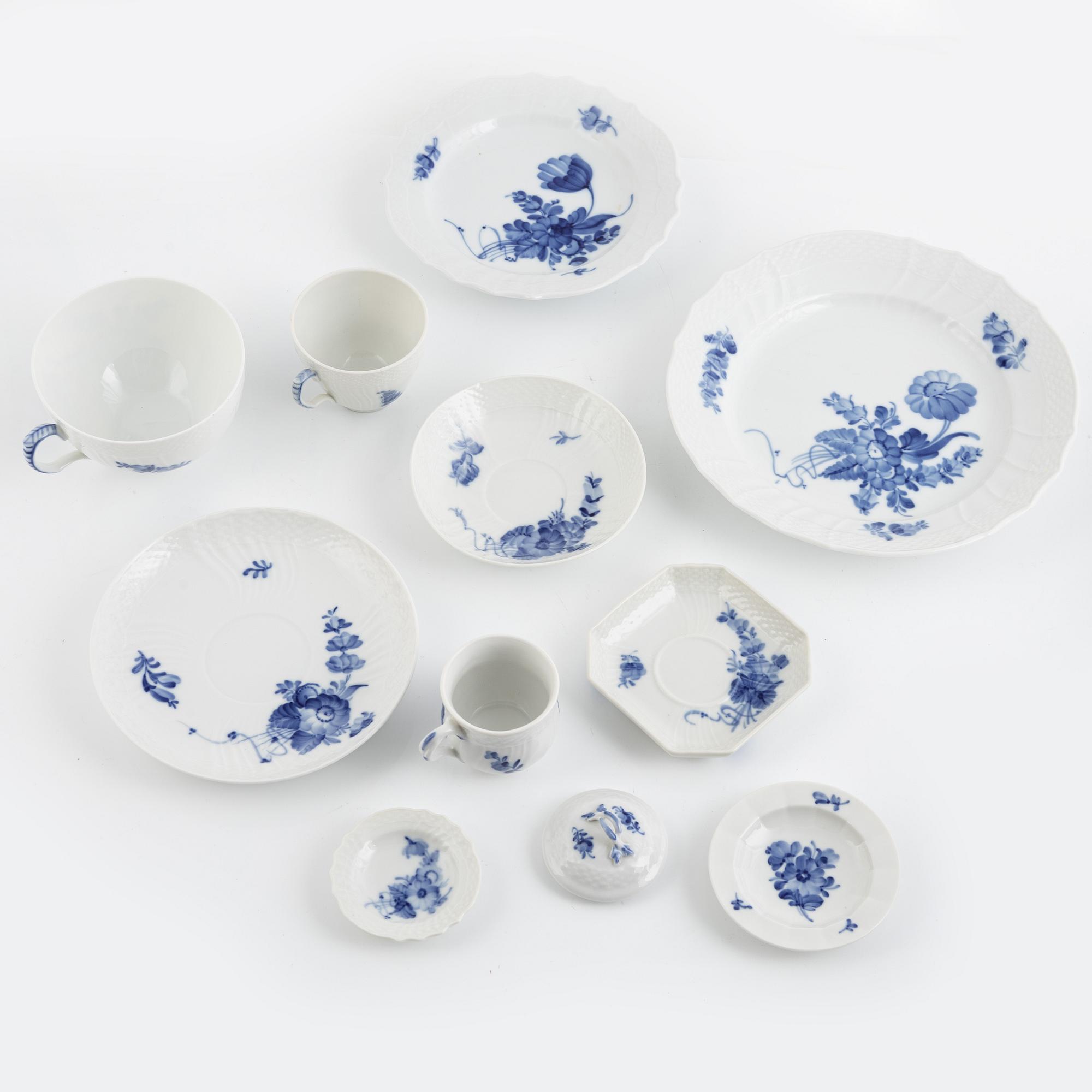 Tea and coffee set, 100 pieces, porcelain, "Blå Blomst", Royal Copenhagen, Denmark.