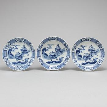 A set of three blue and dishes, Qing dynasty Kangxi (1662-1723).